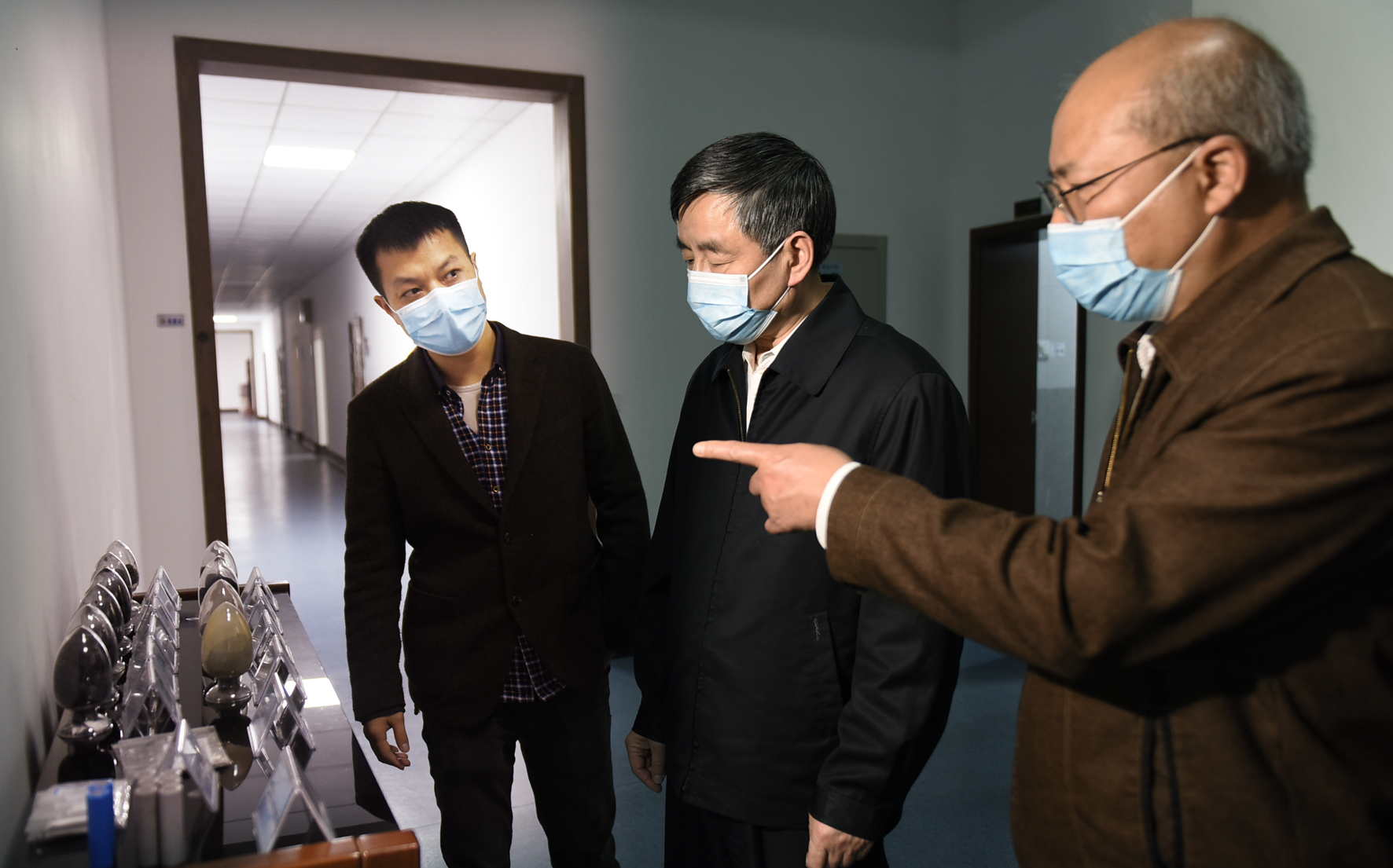 省政协党组副书记、副主席戴道晋一行来我院调研