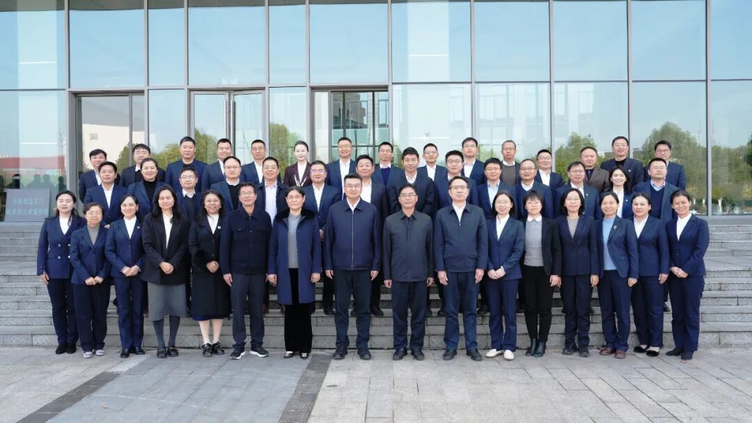 长沙矿冶院2025年关键岗位干部管理能力提升班结业